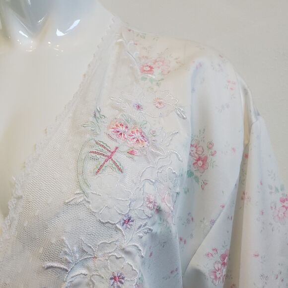 Vintage 80's Sara Beth White Floral Robe - Picture 4 of 8